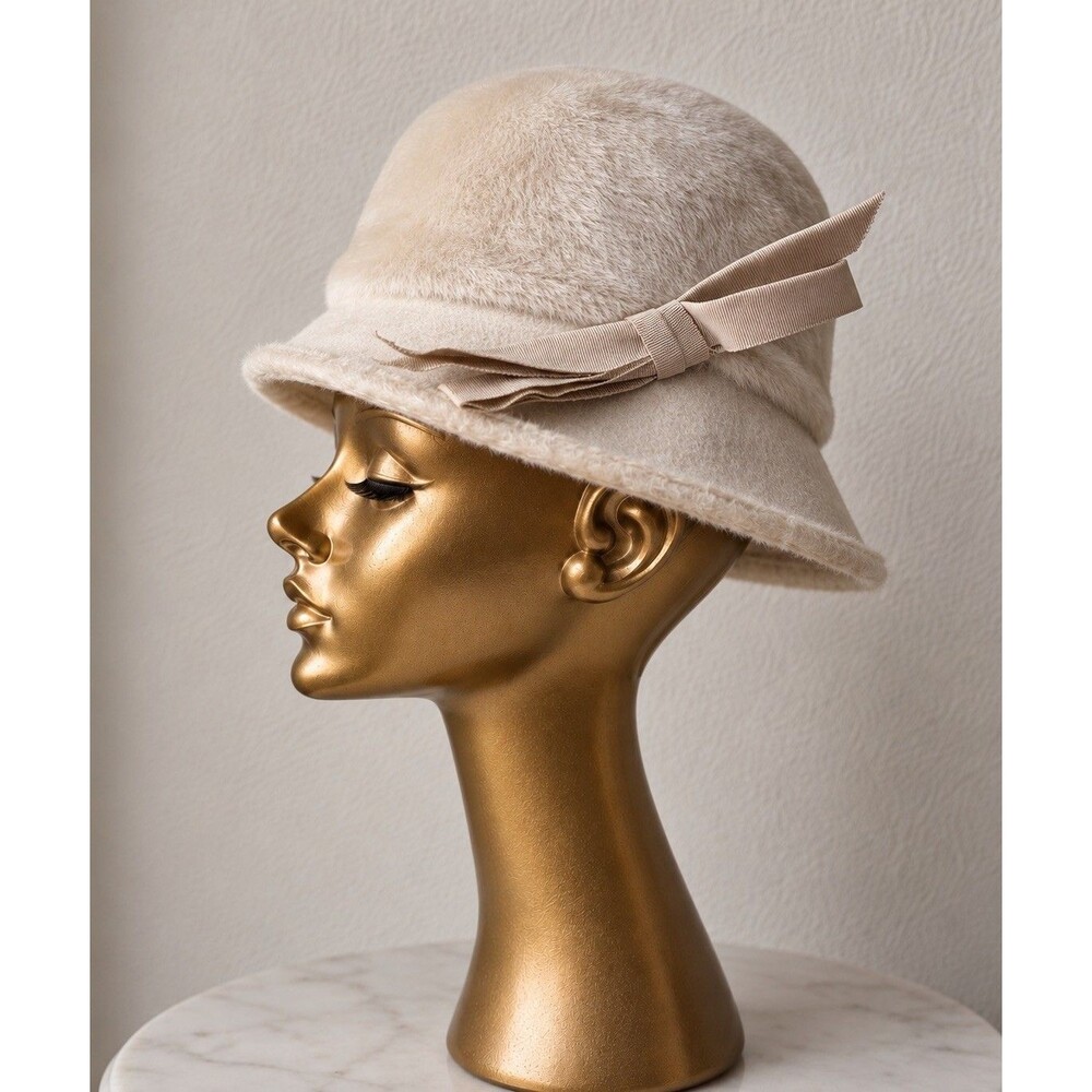 Vintage Marché Exclusive 1950s Ivory Fur Felt Cloche Hat Bow 22